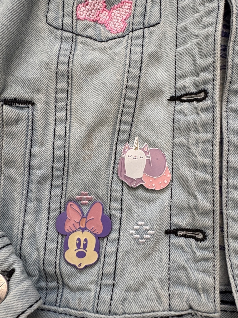 Disney Light Blue Denim Jacket with Rainbow & Pink Minnie Patches - Picture 4 of 7